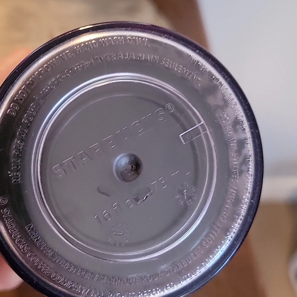 Starbucks 2020 Black & Gold travel mug with sealing twist lid - Picture 4 of 5